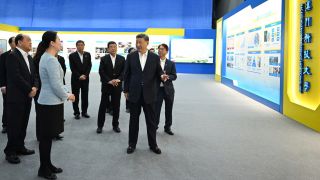 新聞聯(lián)播|習(xí)近平考察澳門(mén)科技大學(xué)，參觀(guān)了鼎晟展覽傾心為澳門(mén)科技大學(xué)打造的25周年成就展